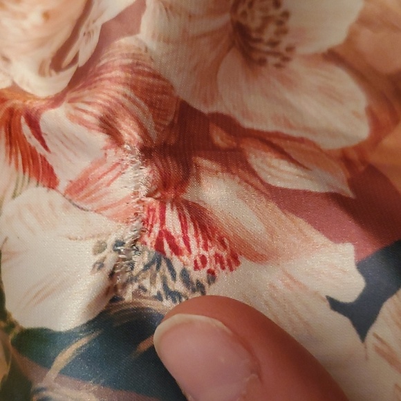 NWOT Guess floral satin jumpsuit. Faux wrap. Tie around neck. Wide leg. Size S. - Picture 13 of 16